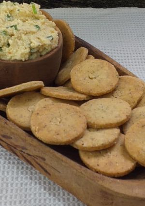 Una foto de Crackers veganas y sin TACC de oliva y albahaca