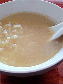 Una foto de Caldo familiar casero de gallina con arroz