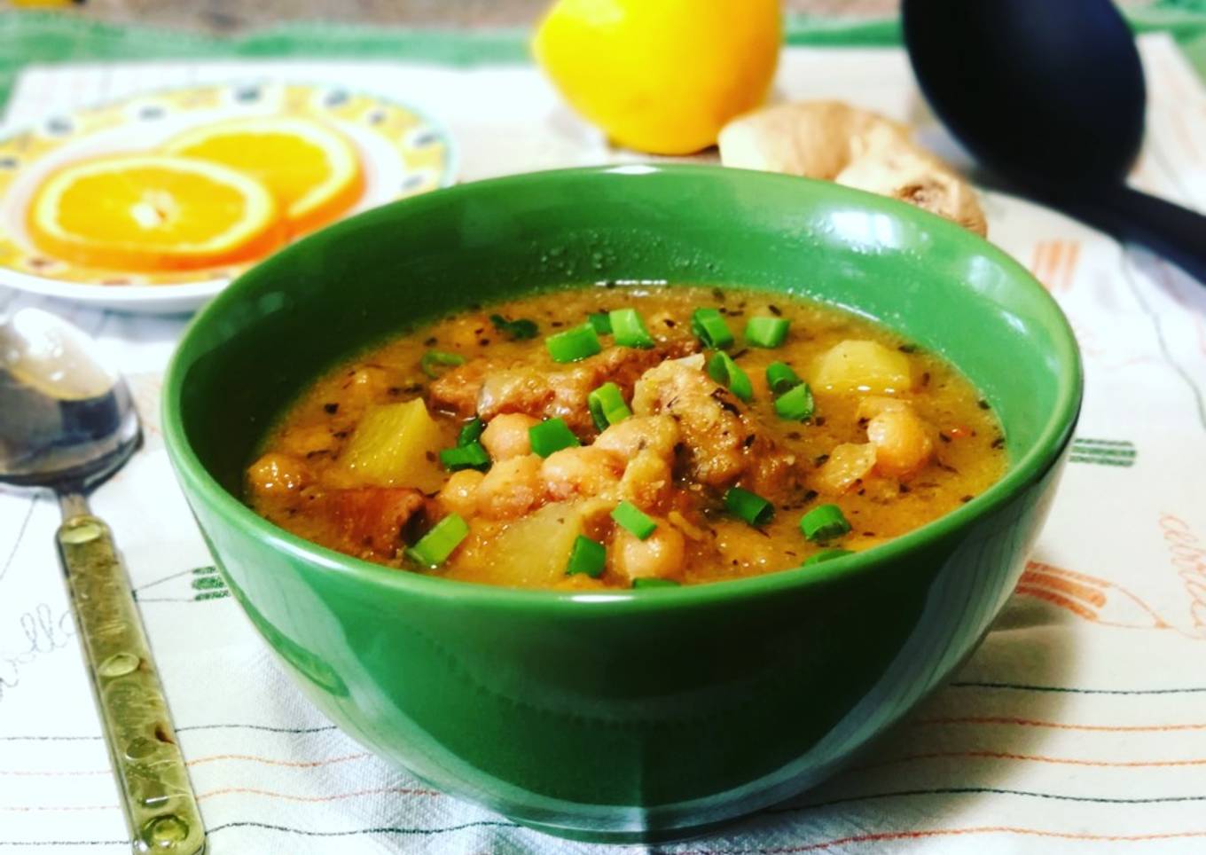 Guiso de cerdo con garbanzos a la naranja