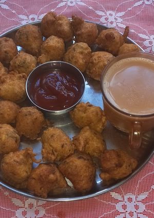 બટાકા ડુંગળી ના પકોડા (Bataka Dungri Pakoda Recipe In Gujarati) રેસીપી મુખ્ય ફોટો