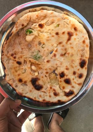 A picture of Cheese kulcha.