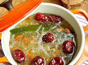 Hình của món Chè Rong Sụn Táo Đỏ.