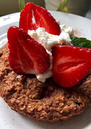 A picture of Strawberry Rhubarb Oatmeal Bake.