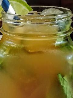 Una foto de AGUA E' PANELA Con🍋Limón y Yerbabuena🌿...!