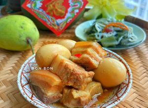 Hình của món Thịt Kho Tàu (Thịt Kho Hột Vịt) Miền Nam.