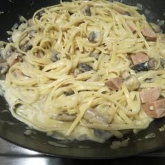 A picture of Vegan one pot alfredo.