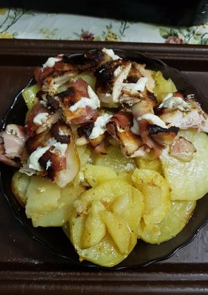 Baconbe tekert csirkemell, tepsis krumplival recept fotĂłja