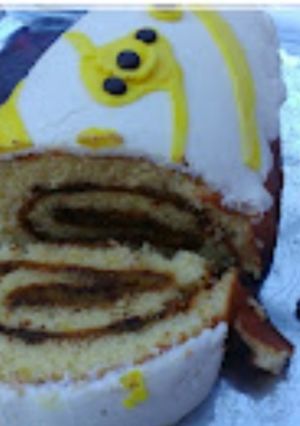 Una foto de Brazo de gitano relleno de crema adornado con fondant