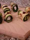 Rotolini di zucchina con feta, origano e glassa di balsamico