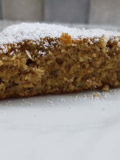 Una foto de Torta sin harina 0000, con manzana y pasas de uva