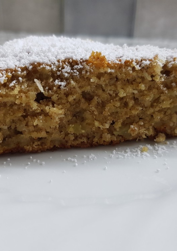 Una foto de Torta sin harina 0000, con manzana y pasas de uva