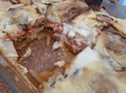 Une photo de moussaka béchamel