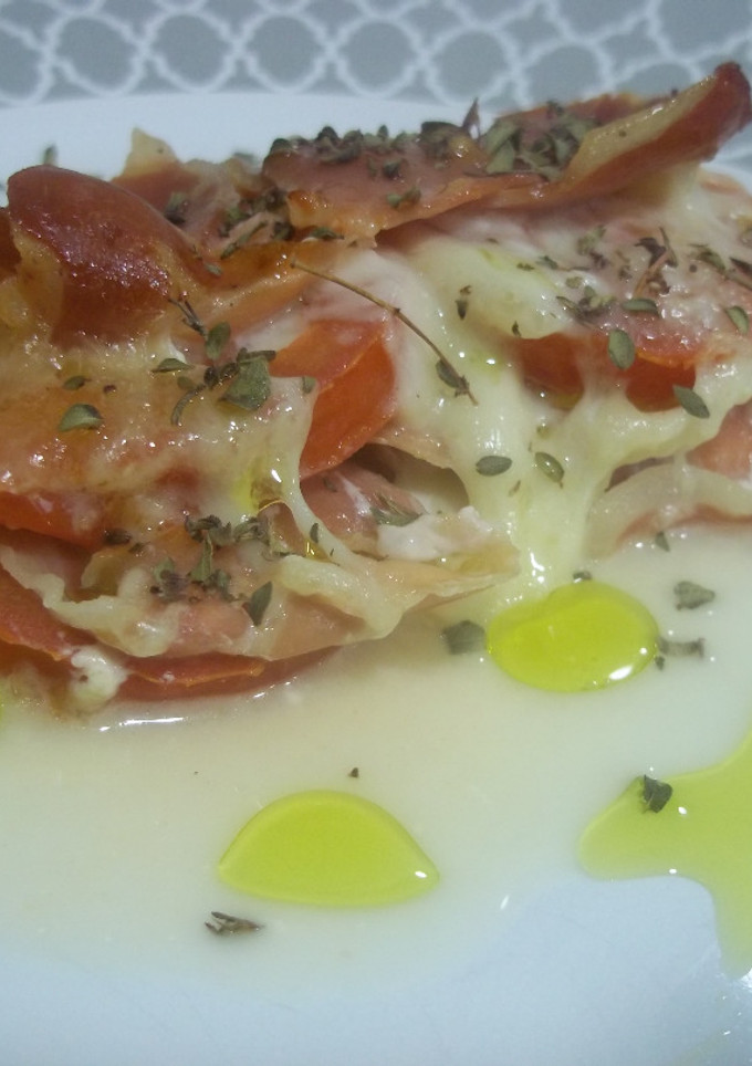 Una foto de Cien hojas de jamón serrano y tomate