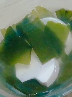 Hình của món Canh đậu hũ rong biển.
