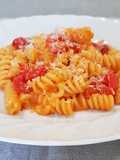 Fusilli con salsa di peperoni rossi e robiola