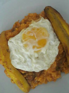 Una foto de Majadito batido de pollo