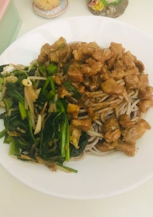 肉燥乾麵配青菜 的食譜成品照片