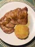 Lomo al ajillo con salsa de quesos y manzana asada, para cena-exprés