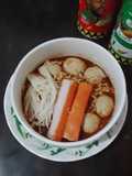 Mie kuah merah asem seger pedes