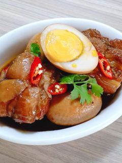 Hình của món Thịt kho tàu kiểu miền Nam.