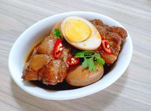 Hình của món Thịt kho tàu kiểu miền Nam.