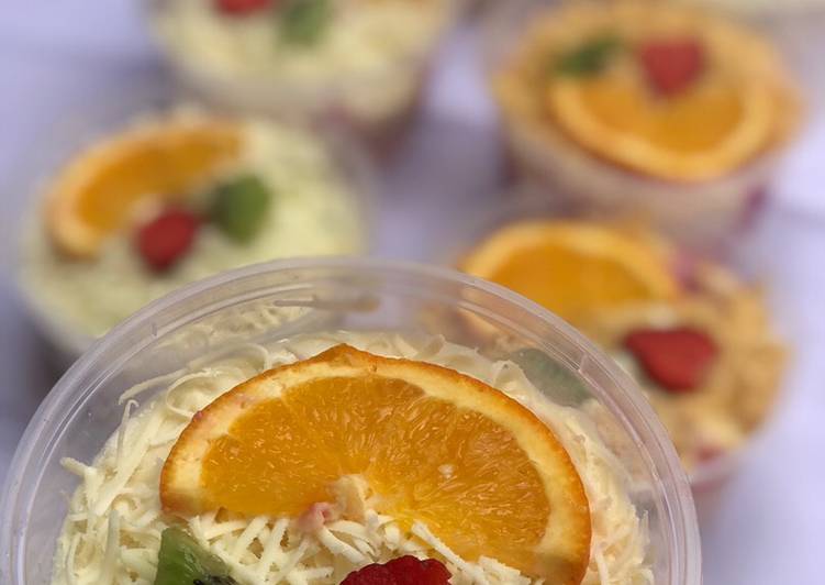 Creamy fruit salad/salad buah