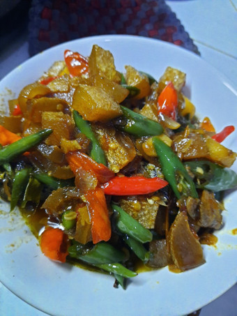 Bagaimana Menyiapkan Tumisan Kikil Enak Dan Mudah