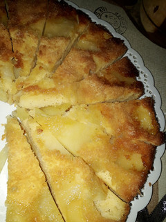 Una foto de Torta de manzanas💖(torta de manzana invertida)