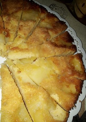 Una foto de Torta de manzanas💖(torta de manzana invertida)