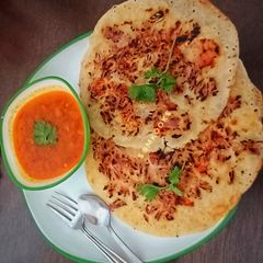 A picture of Onion Tomato Poha Uttapam.