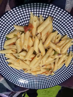A picture of Macaroni without cheese.
