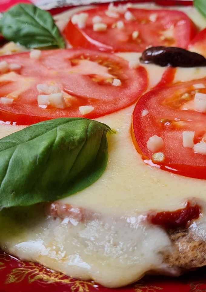 Una foto de Pizza saludable a la sartén, de trigo sarraceno o alforfón 🍕 Pizza sin gluten y con opción FODMAP 🎨