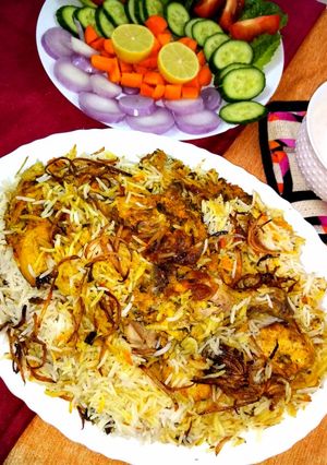 A picture of Hyderabadi chicken dum biryani.