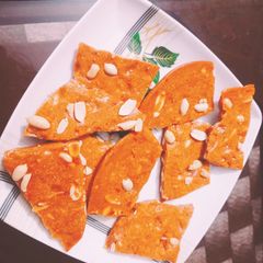 A picture of Peanut chikki🥜.