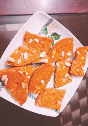 A picture of Peanut chikki🥜.