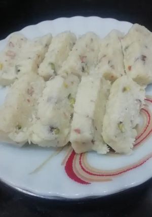 A picture of Coconut Burfi.