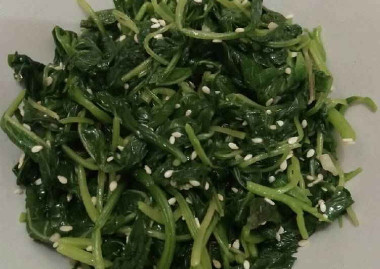 Sigeumchi namul (tumis bayam ala korea)