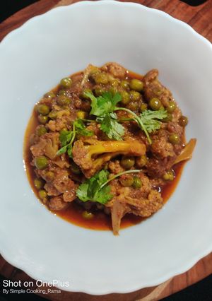 A picture of Spicy Gobhi Matar.