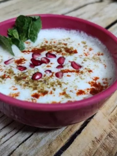 A picture of Mix veg & fruit raita.