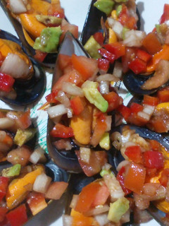 Una foto de Mejillones con pipirrana