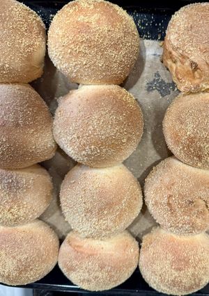 A picture of Cheesy Pandesal.