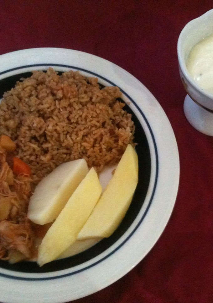 Una foto de Pollo deshilachado con cubitos de papas y zanahorias