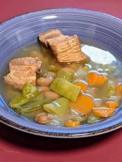 Una foto de Judías, pintas y verdes, con costillas