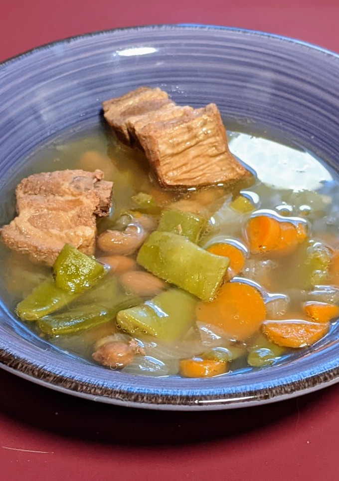 Una foto de Judías, pintas y verdes, con costillas