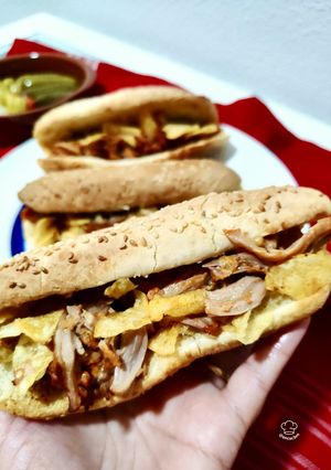 Una foto de Panecillo de pulled pork con papas