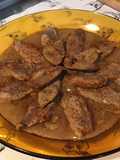 Canard au piment d'espelette sauce prunes aux oignons