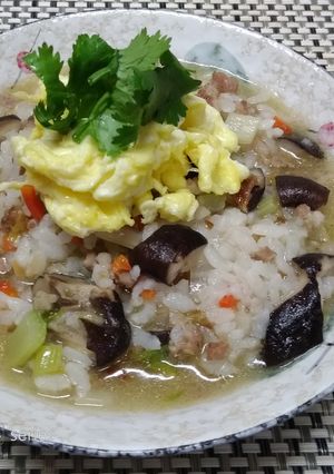 香菇蛋肉粥 的食譜成品照片