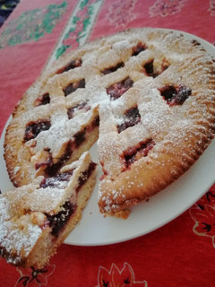 Foto di Crostata con formaggio spalmabile e marmellata di fragole
