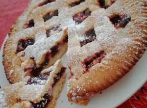 Foto di Crostata con formaggio spalmabile e marmellata di fragole