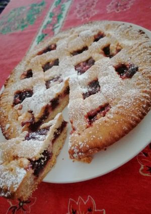 Foto di Crostata con formaggio spalmabile e marmellata di fragole